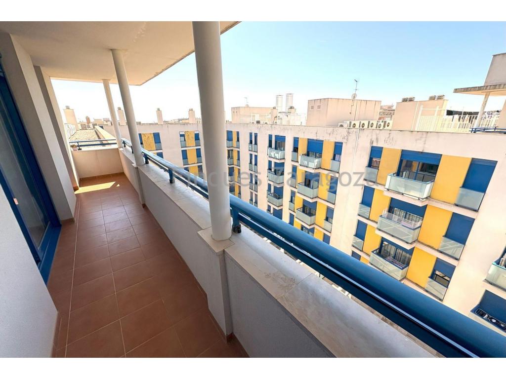 Sehr sonnige Wohnung, bezugsfertig, in der Nähe der Avenida Catalunya und Mercadona.